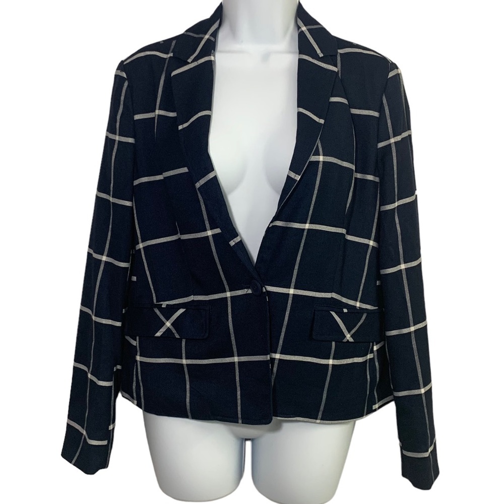 Cupcakes & Cashmere Connor Blazer 4 - Picture 3 of 10
